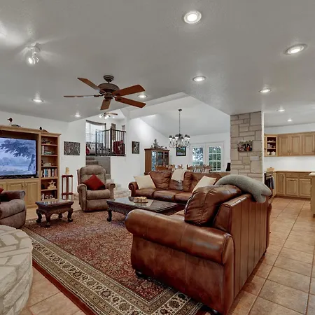 Serene Creek Front Home With Games+Grill!